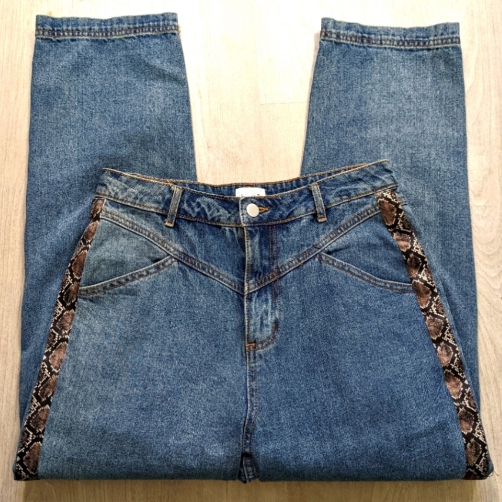 Le Lis medium wash high rise straight leg denim snake patterned cutout trim